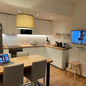  Apartment Est